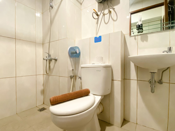 Bathroom 2, Modern And Homey Studio At Grand Kamala Lagoon Apartment, Bekasi