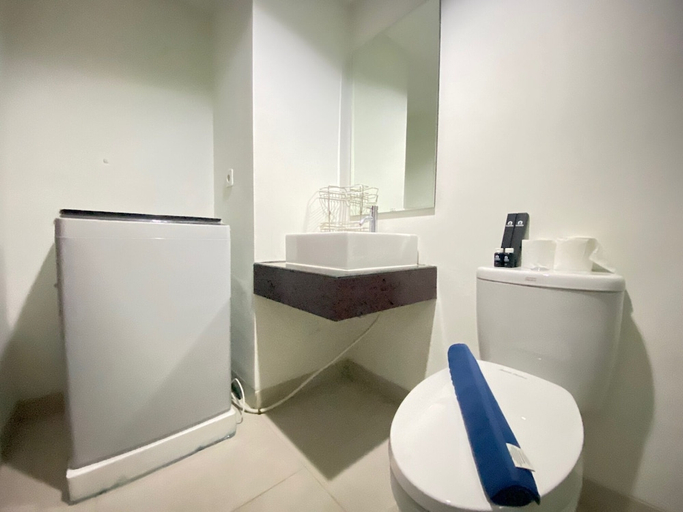 Bathroom 2, Modern & Comfy Studio Apartment at Tamansari Tera Residence, Bandung