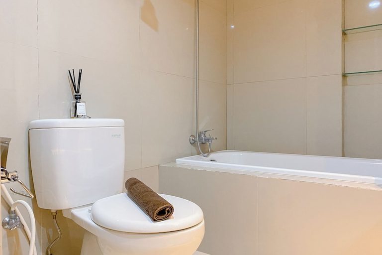 Bathroom 2, Spacious And Cozy Living Studio At Azalea Suites Apartment, Cikarang
