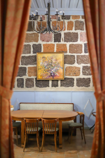 Others 5, Nur Guest House