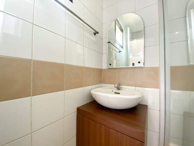 Bathroom 5, Simply Look Studio Metropark Condominium Jababeka Apartment, Cikarang