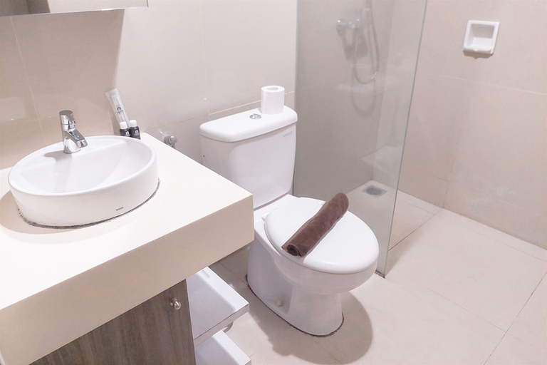 Bathroom 2, Comfort And Simply Look 1Br At Tree Park City Bsd Apartment, Tangerang Selatan