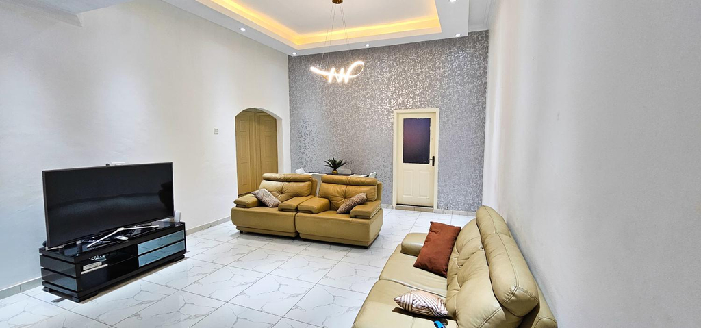Others 5, The Hedge, Tema