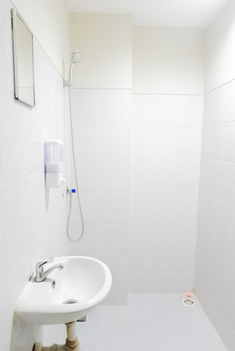 Bathroom 2, 2BR Apartment at Dian Regency, Surabaya