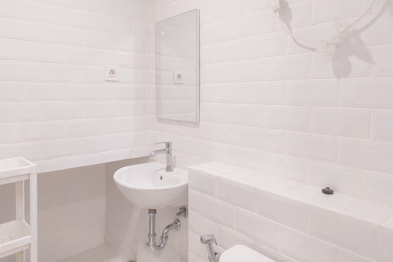 Bathroom 2, Best Deal Studio Loft At Kingland Avenue Apartment, Tangerang