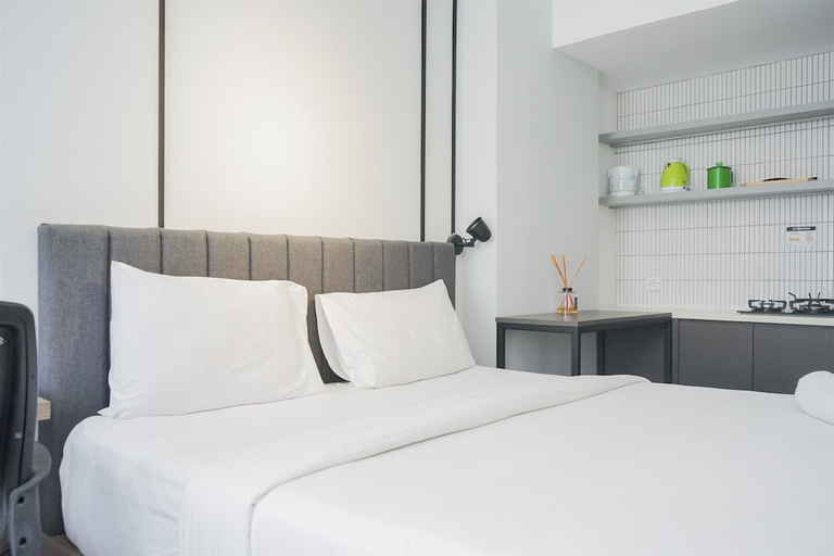 Guestroom 3, Warm And Simply Studio Room At Urbantown Serpong Apartment, South Tangerang