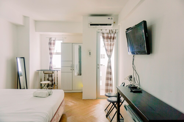 Guestroom 5, Warm And Simply Look Studio Room Urbantown Serpong Apartment, Tangerang Selatan