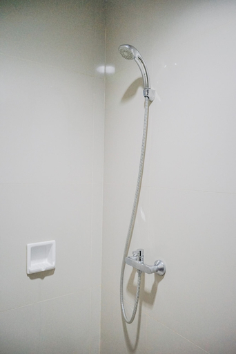 Bathroom Shower, Studio Apartment at Tree Park Apartment, Tangerang Selatan