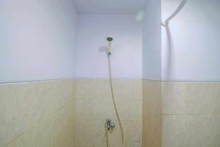 Bathroom 2, Warm and Cozy Studio Park View Condominium Apartment, Depok