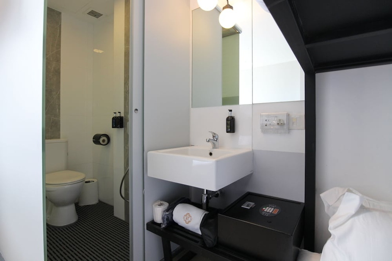 Bathroom, ST Signature Bugis Beach, DAYUSE, 5 hours: 4PM-9PM, Singapore