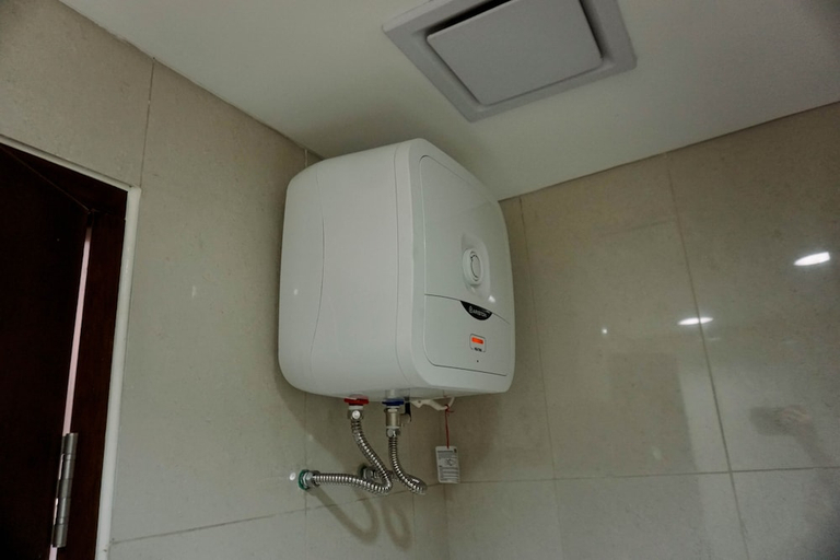 Bathroom 2, Comfort And Modern Look 2Br Apartment M-Town Signature, Tangerang