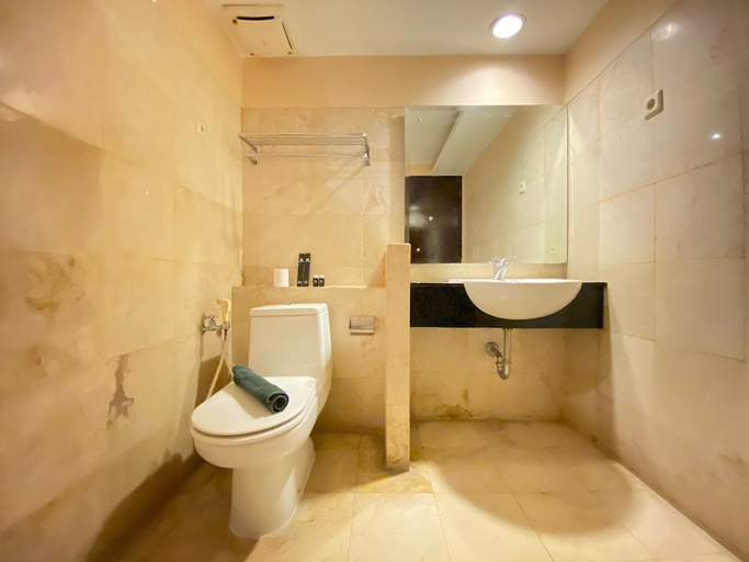 Bathroom 3, Gorgeous & Classic 2Br At Braga City Walk Apartment, Bandung