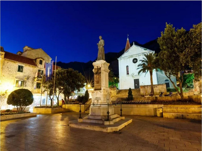 Others 4, Kata, Makarska
