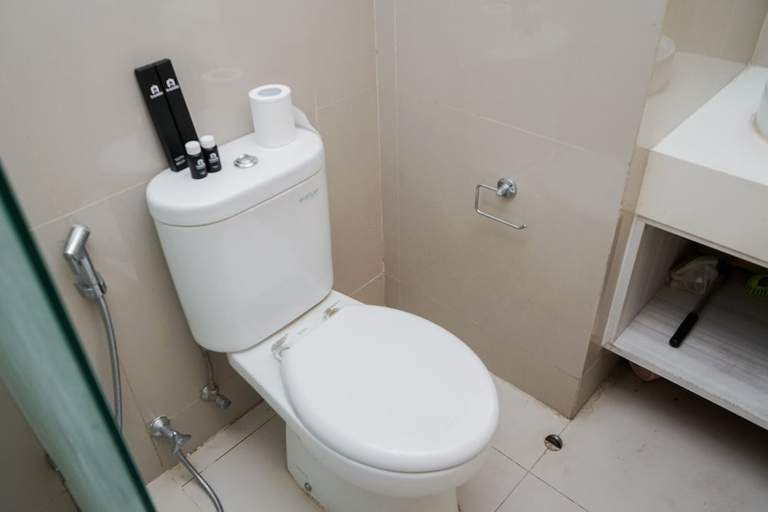 Bathroom 3, Cozy And Nice Studio Room Tree Park Bsd Apartment, South Tangerang