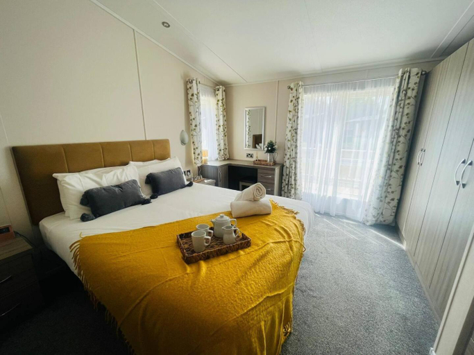 Others 4, Waterside Retreat With Hot Tub, East Riding of Yorkshire