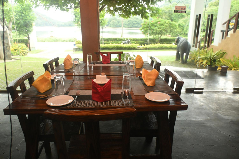 Others 3, Agbo Hotel, Hingurakgoda