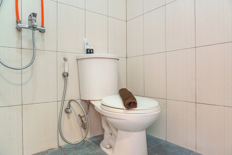 Bathroom 3, Good Choice And Simply Studio Apartment Margonda Residence 4, Depok