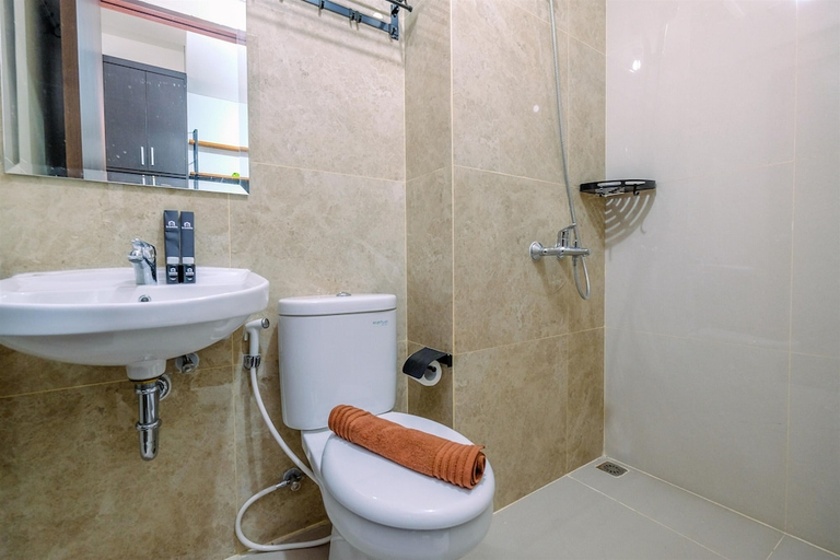 Bathroom 2, Fancy And Nice Studio At Transpark Cibubur Apartment, Depok