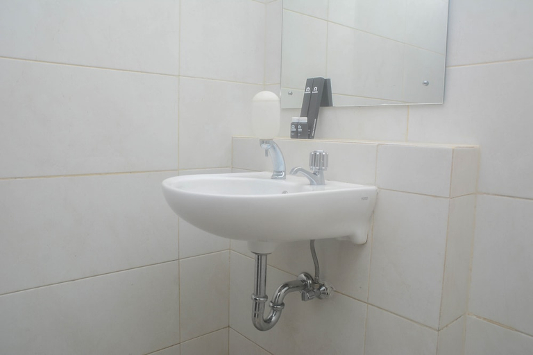 Bathroom 2, Homey And Minimalist Studio Grand Dhika City Apartment, Bekasi