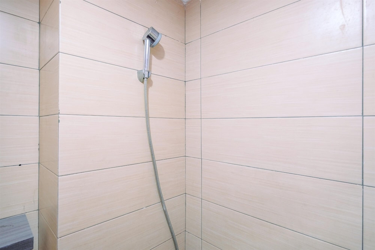 Bathroom 3, Cozy Living and Homey Studio Apartment at Margonda Residence 5, Depok