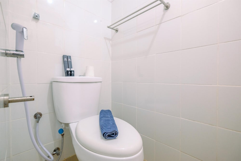 Bathroom 2, Homey Studio Apartment at Dramaga Tower near IPB, Bogor
