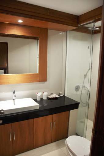 Bathroom 3, Inna Bali Beach Resort, Denpasar