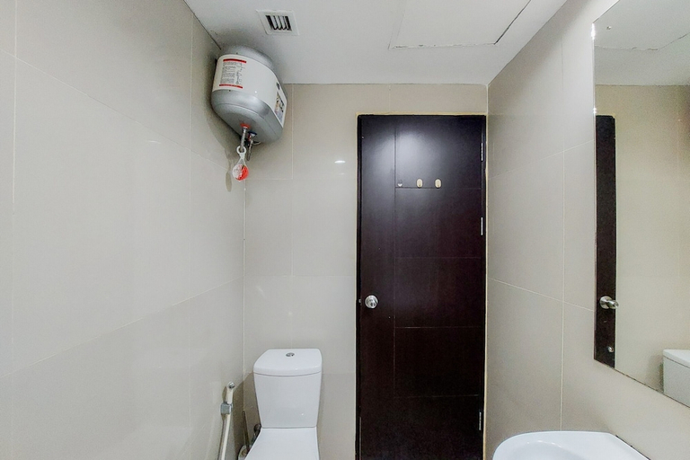 Bathroom 5, Cozy Studio at Atria Residence Gading Serpong Apartment, Tangerang