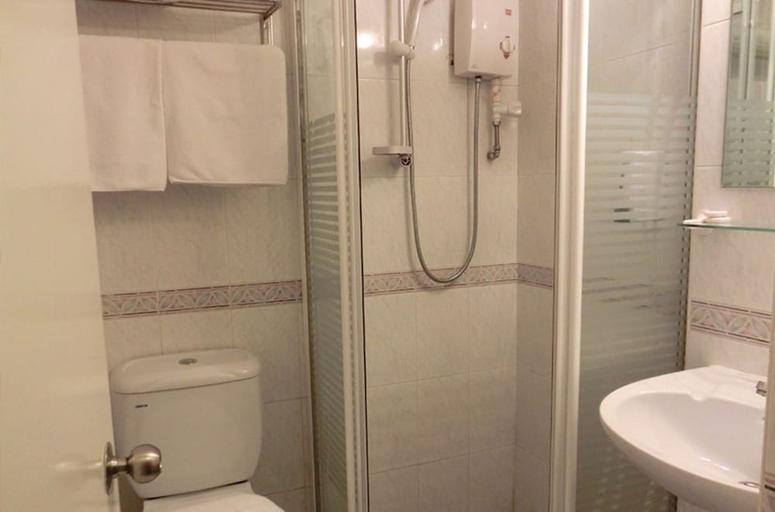 Bathroom 2, Perak Hotel, Singapore