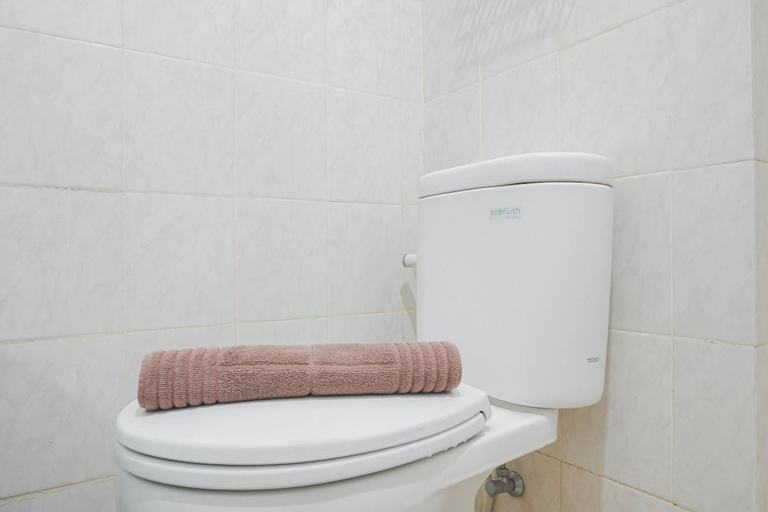 Bathroom, Cozy Studio At Park View Condominium Margonda Apartment, Depok