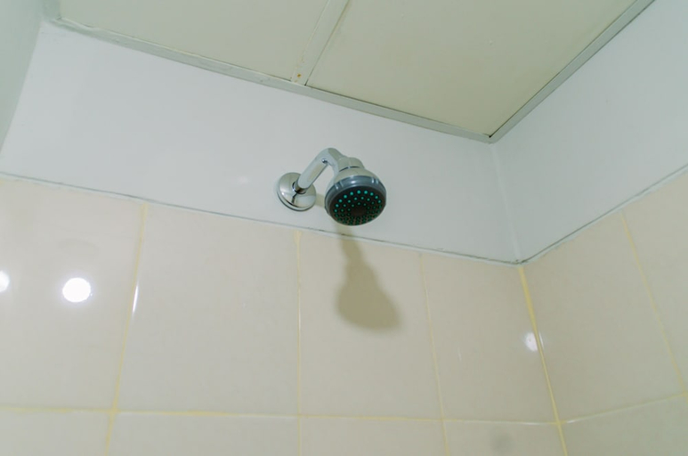 Bathroom 2, Nice and Cozy Studio at Serpong Green View Apartment, South Tangerang