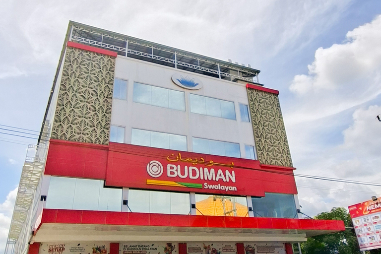 Exterior & Views, RedDoorz Plus Syariah @ Lotus Residence Padang, Padang