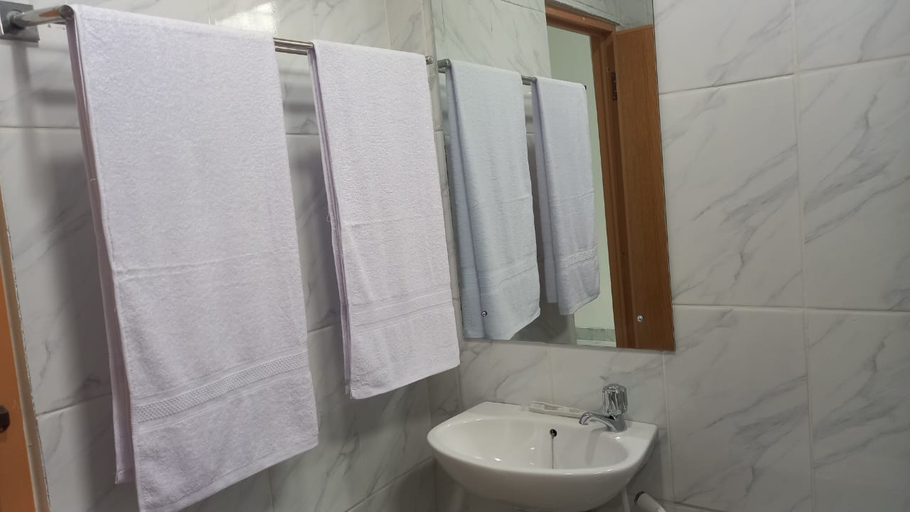 Bathroom 5, Hotel Wisma Syariah, South Jakarta