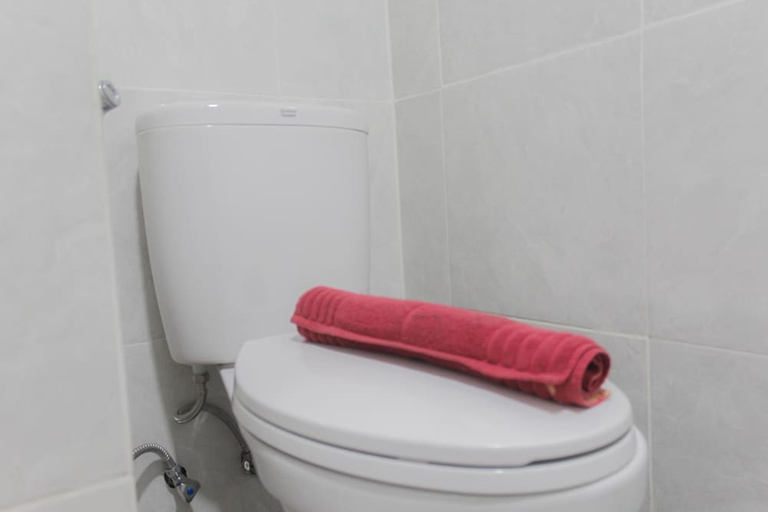 Bathroom 2, Comfort Minimalist Studio at Parkland Avenue Apartment, South Tangerang