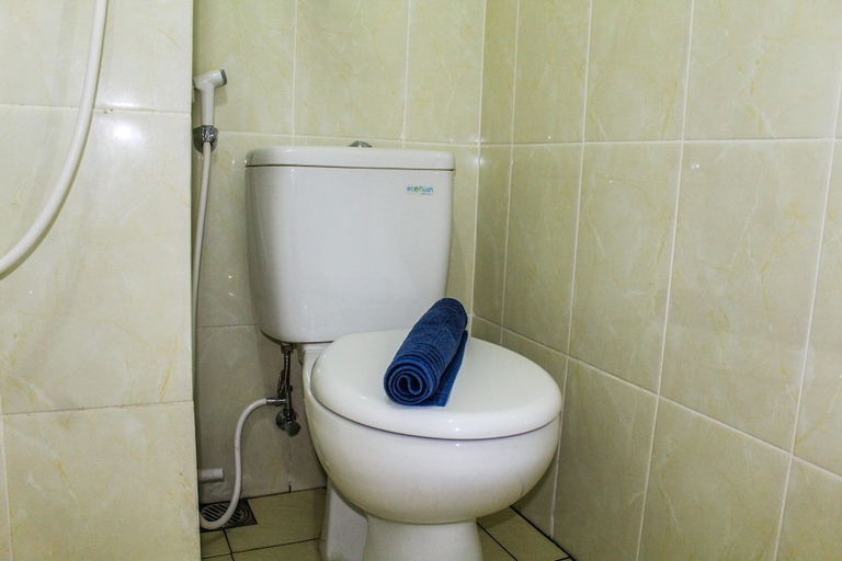 Bathroom 3, Luxurious 3BR M-Town Apartment, Tangerang