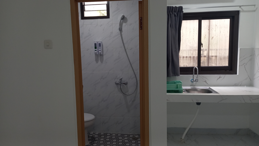 Bathroom 3, Hotel Wisma Syariah, South Jakarta