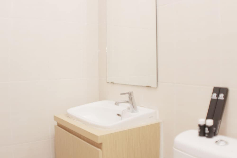 Bathroom 3, Cozy And Nice Studio At Oasis Cikarang Apartment, Cikarang