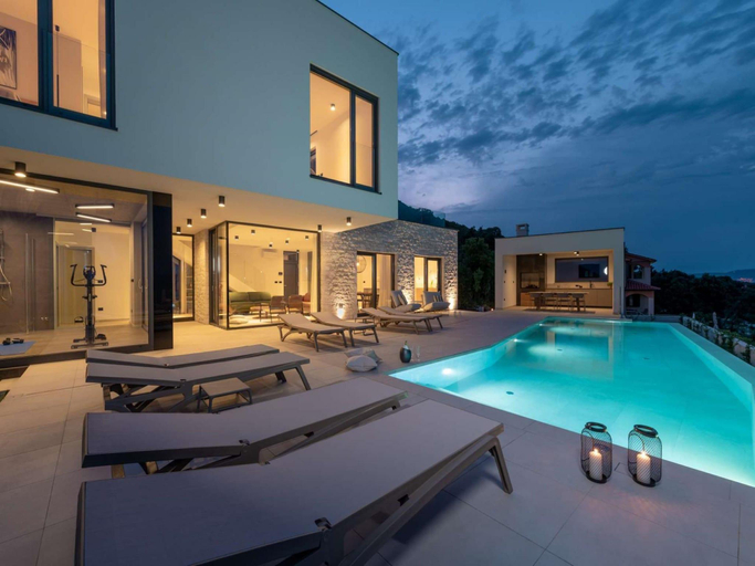 Others 3, Luxury Villa with Sauna, Raša