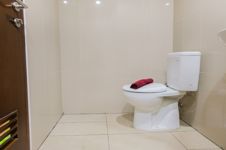 Bathroom, 1BR Apartment at M-Town Residence near Summarecon Mall Serpong, Tangerang