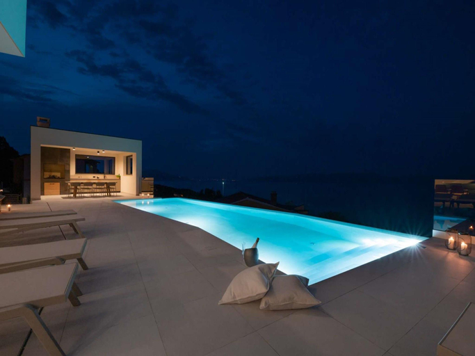 Others 5, Luxury Villa with Sauna, Raša
