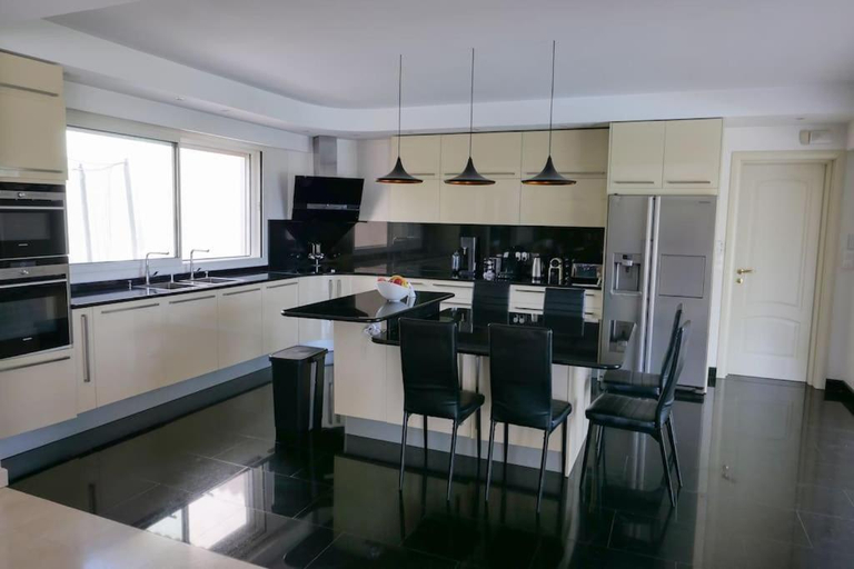 Others 3, Stunning private Villa with Pool in Antibes, Alpes-Maritimes