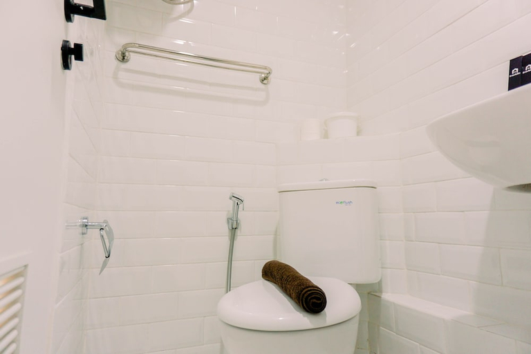 Bathroom 3, Modern And Cozy Studio Loft Apartment At Kingland Avenue, Tangerang