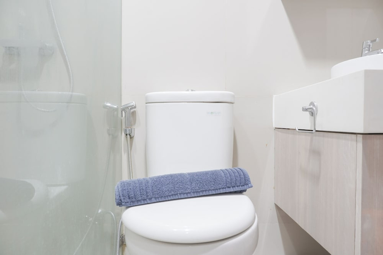 Bathroom 3, Comfort 2Br At Tree Park City Bsd Apartment, South Tangerang