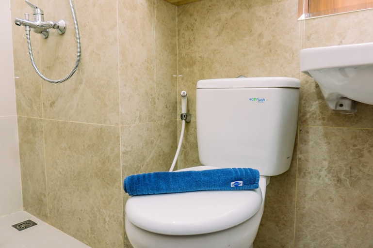 Bathroom 3, Fancy And Nice Studio Room At Transpark Bintaro Apartment, South Tangerang