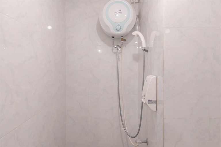 Bathroom 2, Homey 2Br Apartment At Urban Heights Residence, Tangerang Selatan