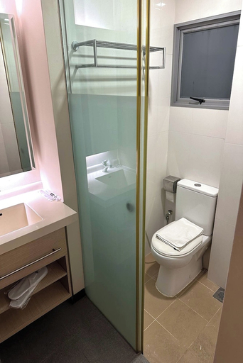 Bathroom 4, Philip Hotel At Balestier By Zuzu, Singapura