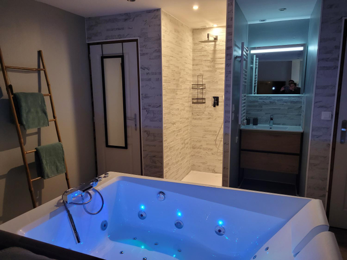 Others 2, Chambre privative avec baignoire balneo, Nord