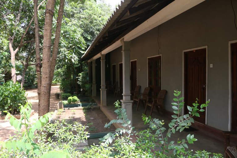 Others 5, Paradise Guest, Hingurakgoda