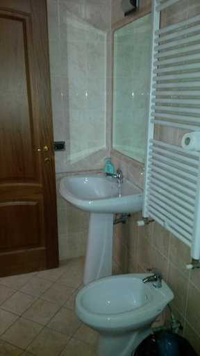 Bathroom 4, B&B Manzoni Resort, Brindisi