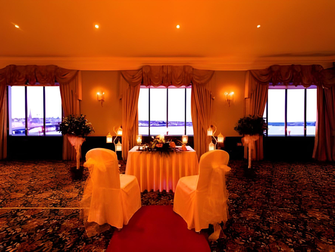 Food & Drinks 3, Riverbank House Hotel