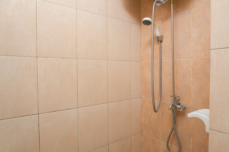 Bathroom 5, Elegant Studio Apartment at Margonda Residence 2, Depok